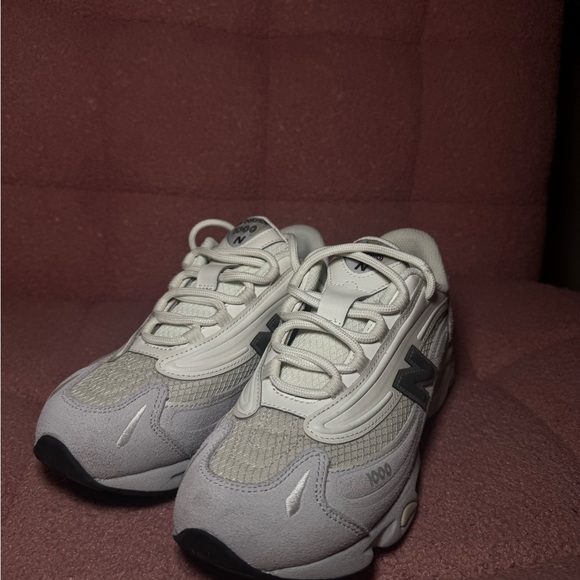 New Balance 1000 Cream and Gray Sneakers - Picture 7 of 8
